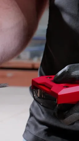 Video demonstrating Milwaukee AIR-TIP Debris Scraper installation.