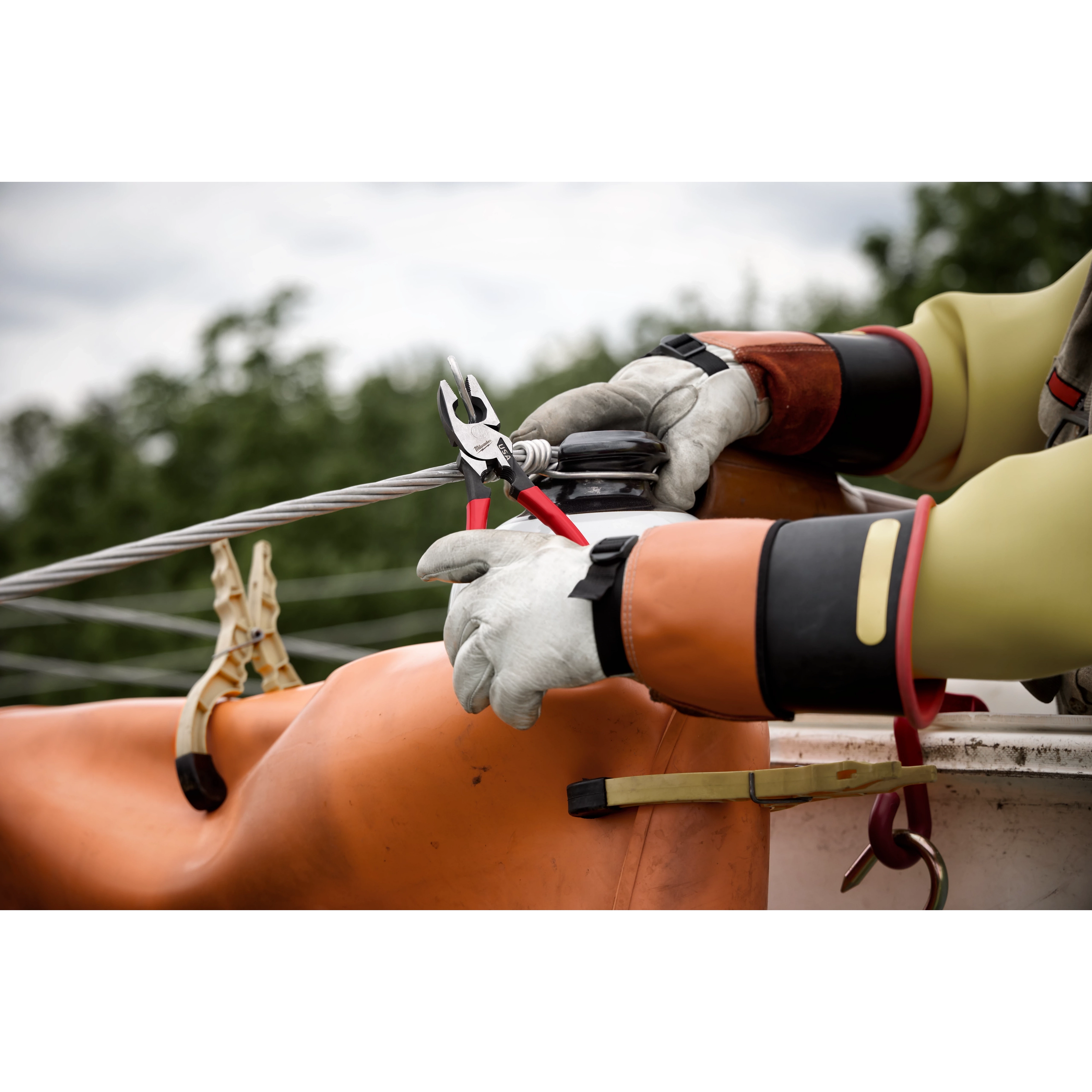 9" Lineman's Dipped Grip Pliers w/ Thread Cleaner (USA)