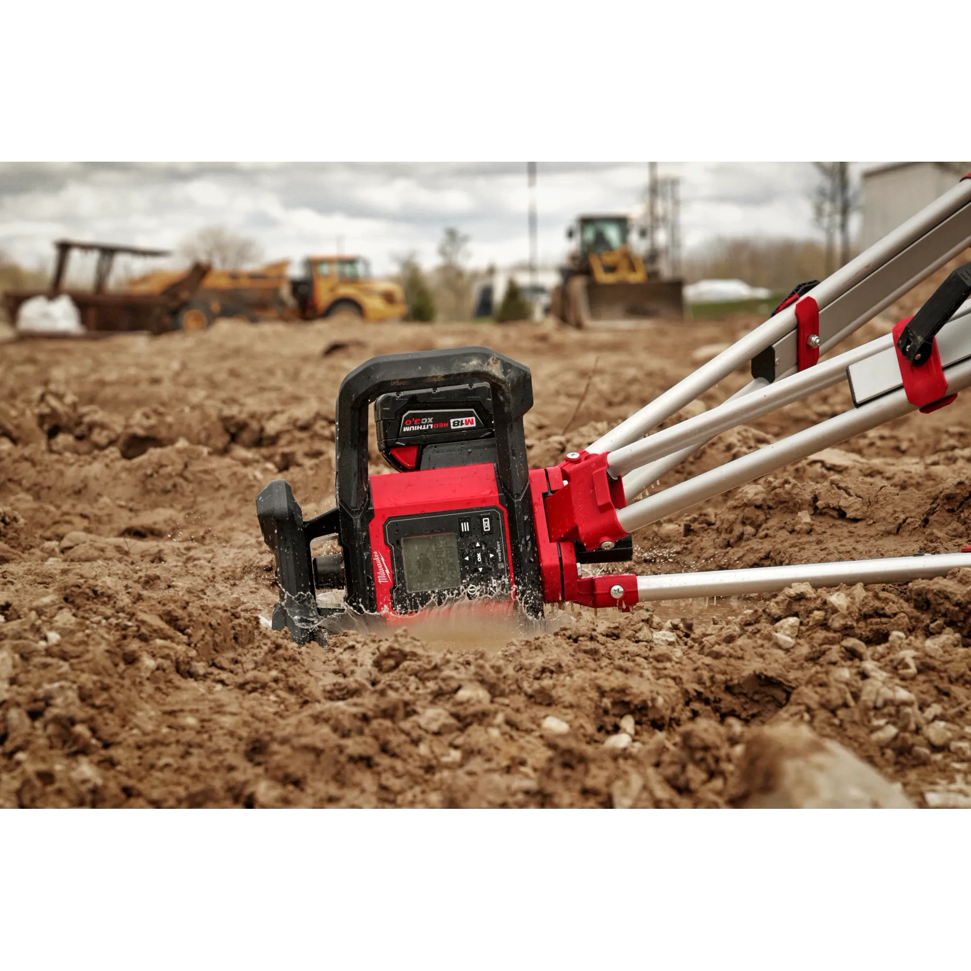 The Dual Slope Rotary Laser Level withstanding falling in dirt