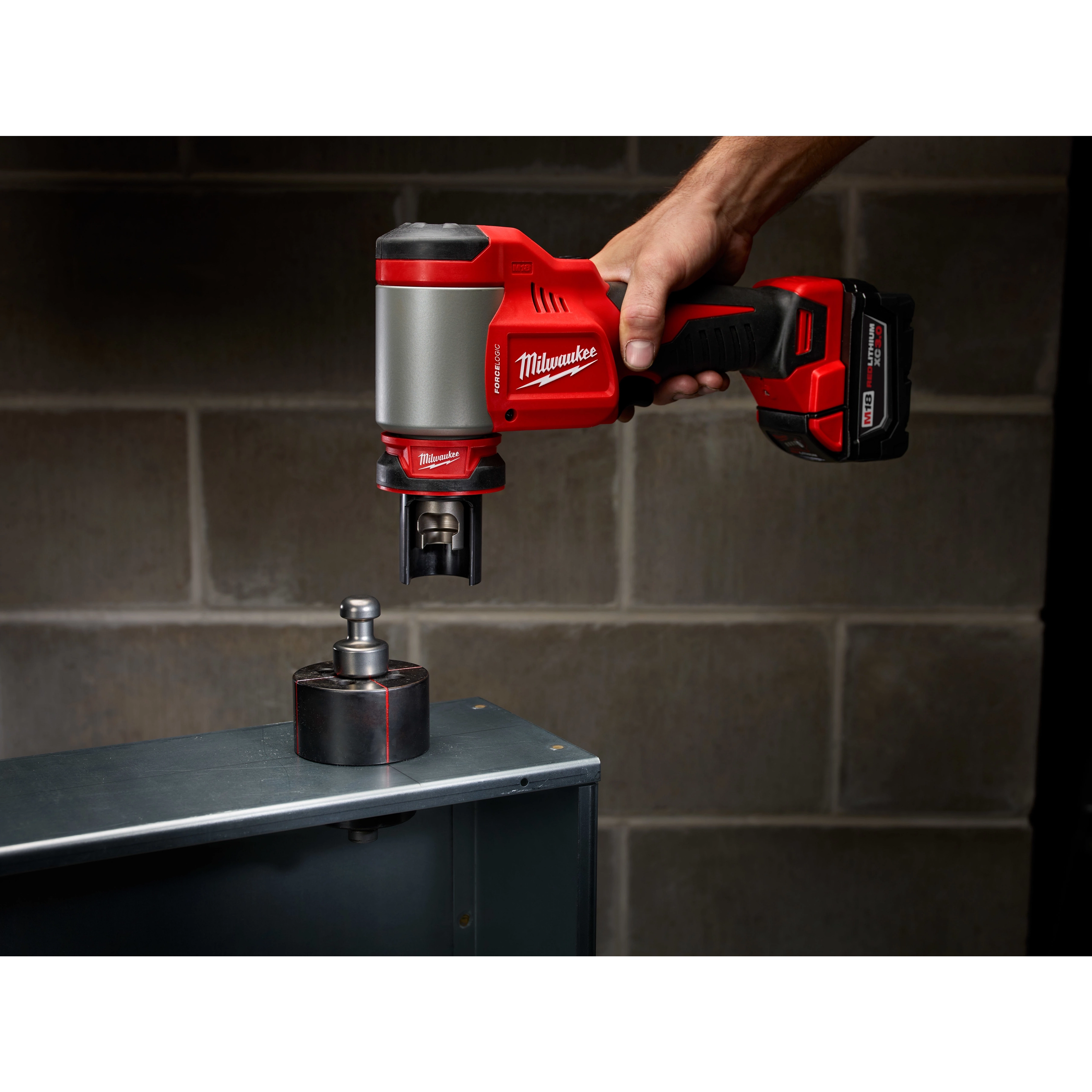 M18 FORCE LOGIC™10 Ton Knockout Tool Kit