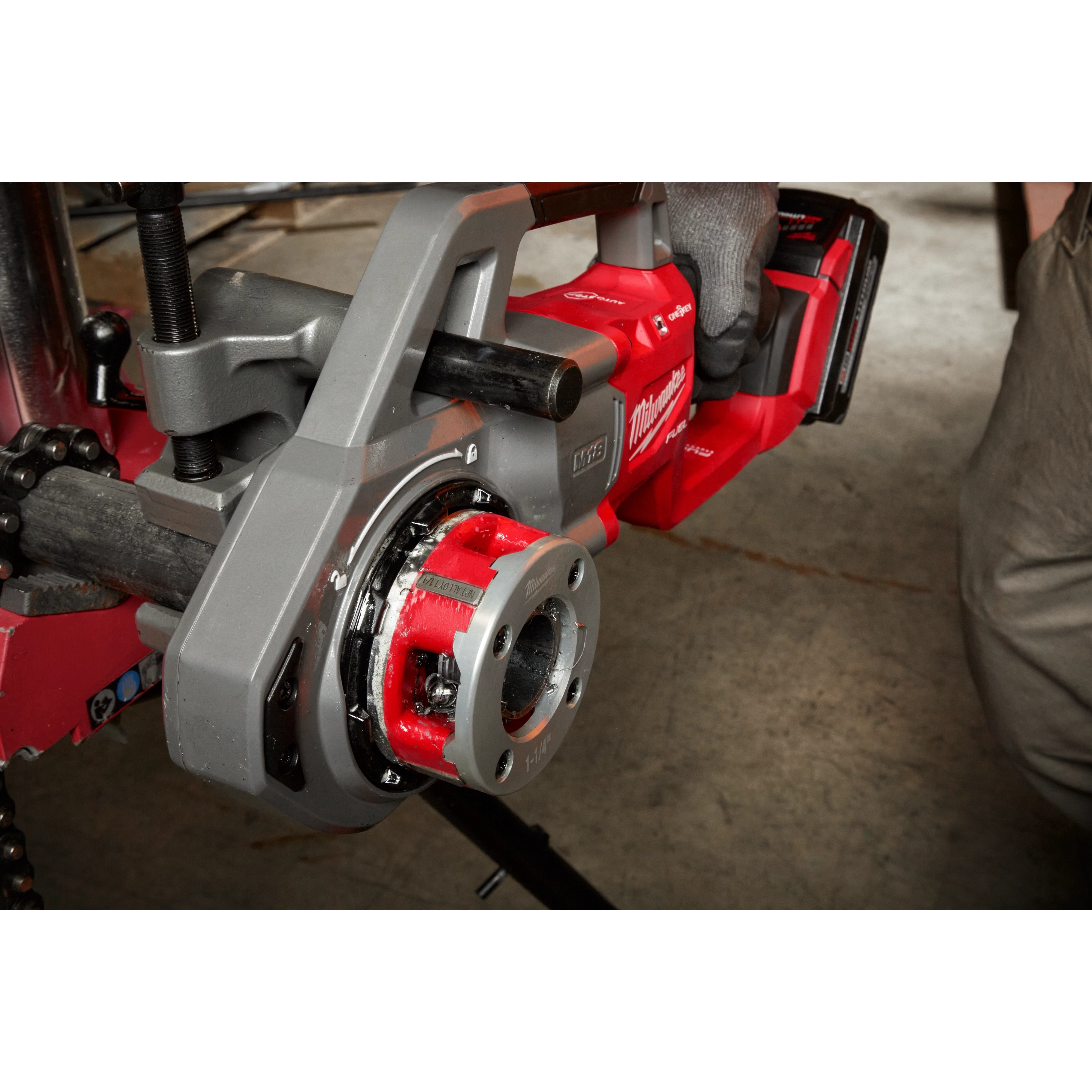 Worker using the 1-1/4" ALLOY NPT Compact Forged Aluminum Die Head