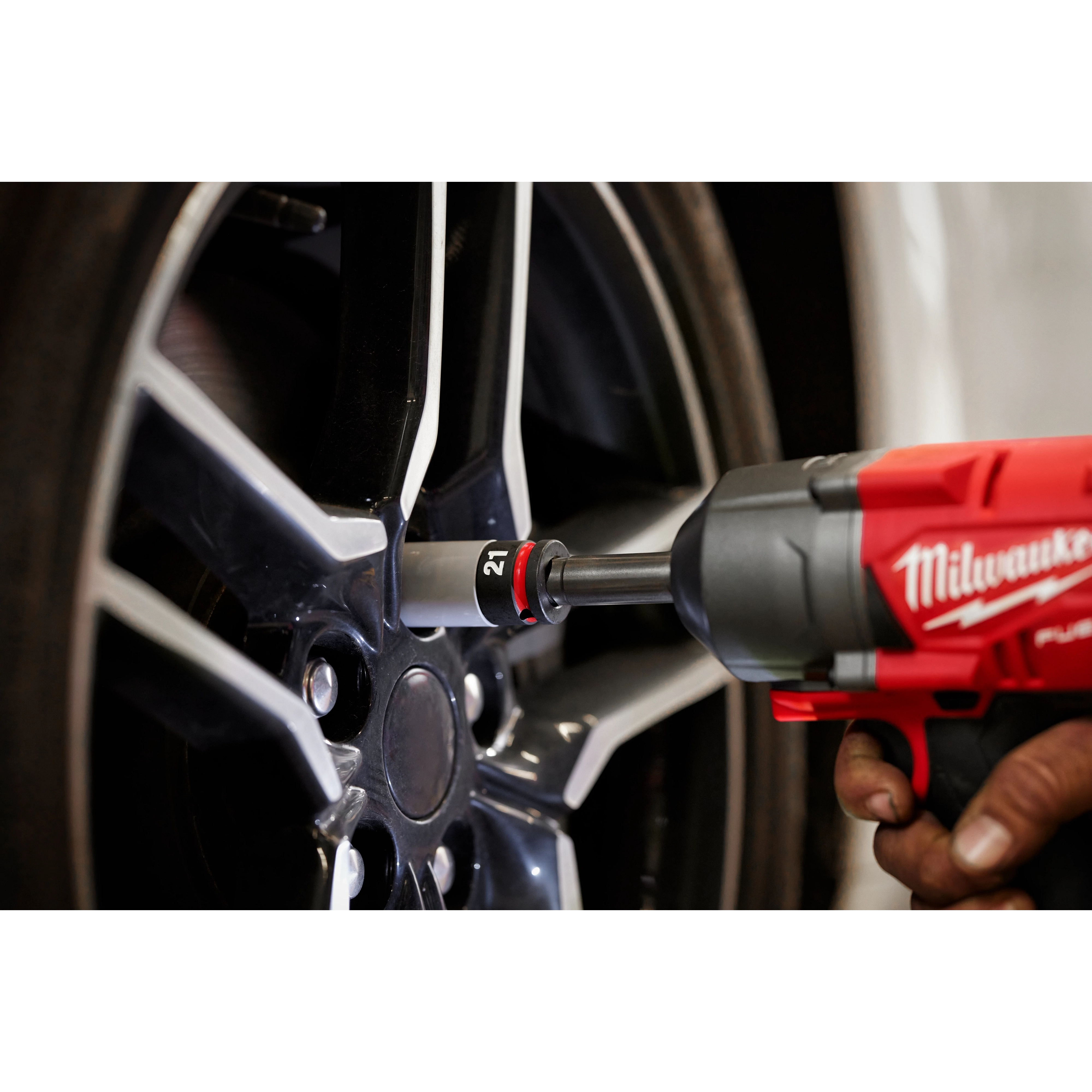 MILWAUKEE Shockwave Impact Duty 1/2" Drive Socket Adapter (49-66-6726) - Forged Steel High Torque Tool