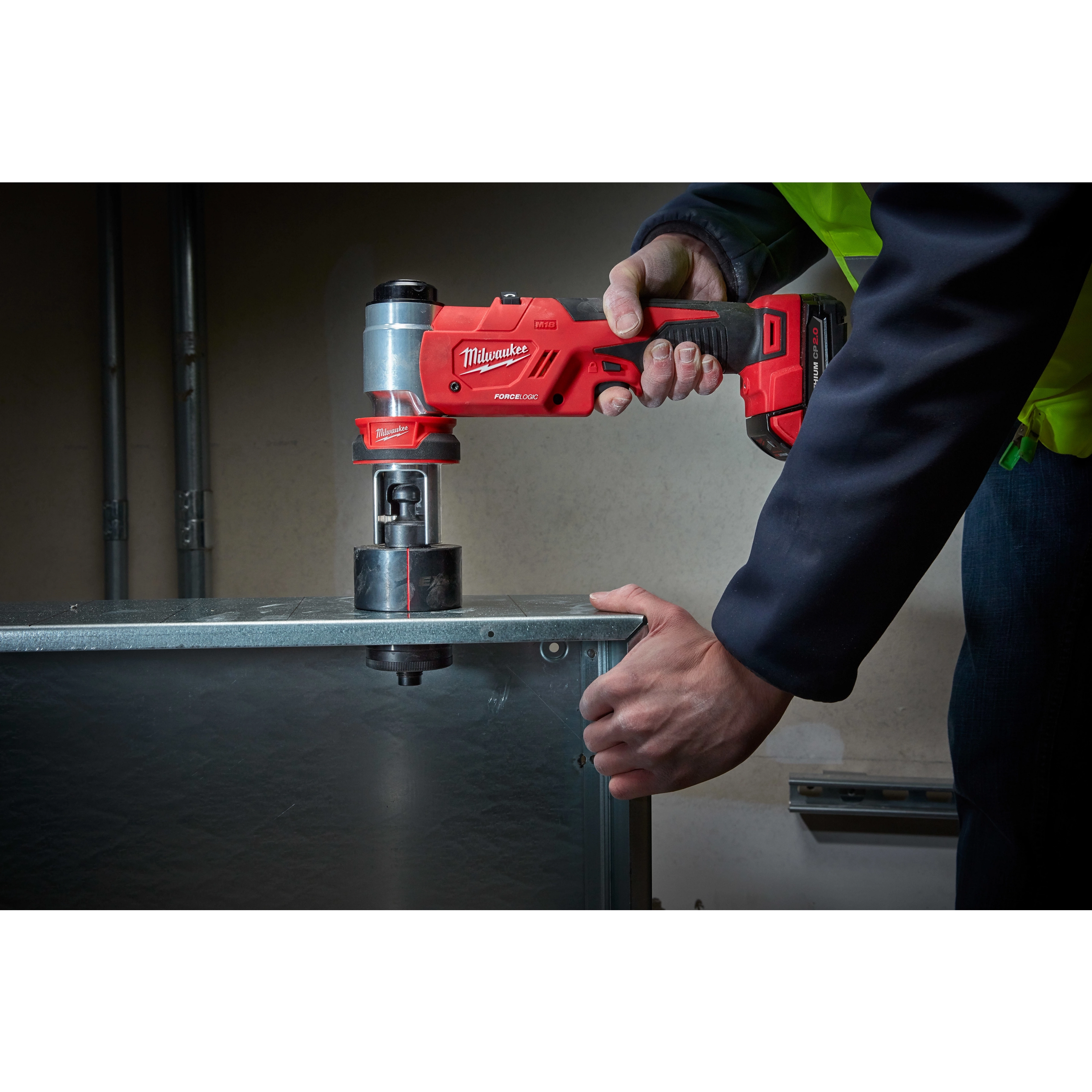 FORCELOGIC™
M18™ 6 Ton Knockout Tool
1/2" – 2" Kit