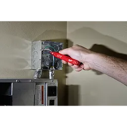 Dual Range Voltage Detector