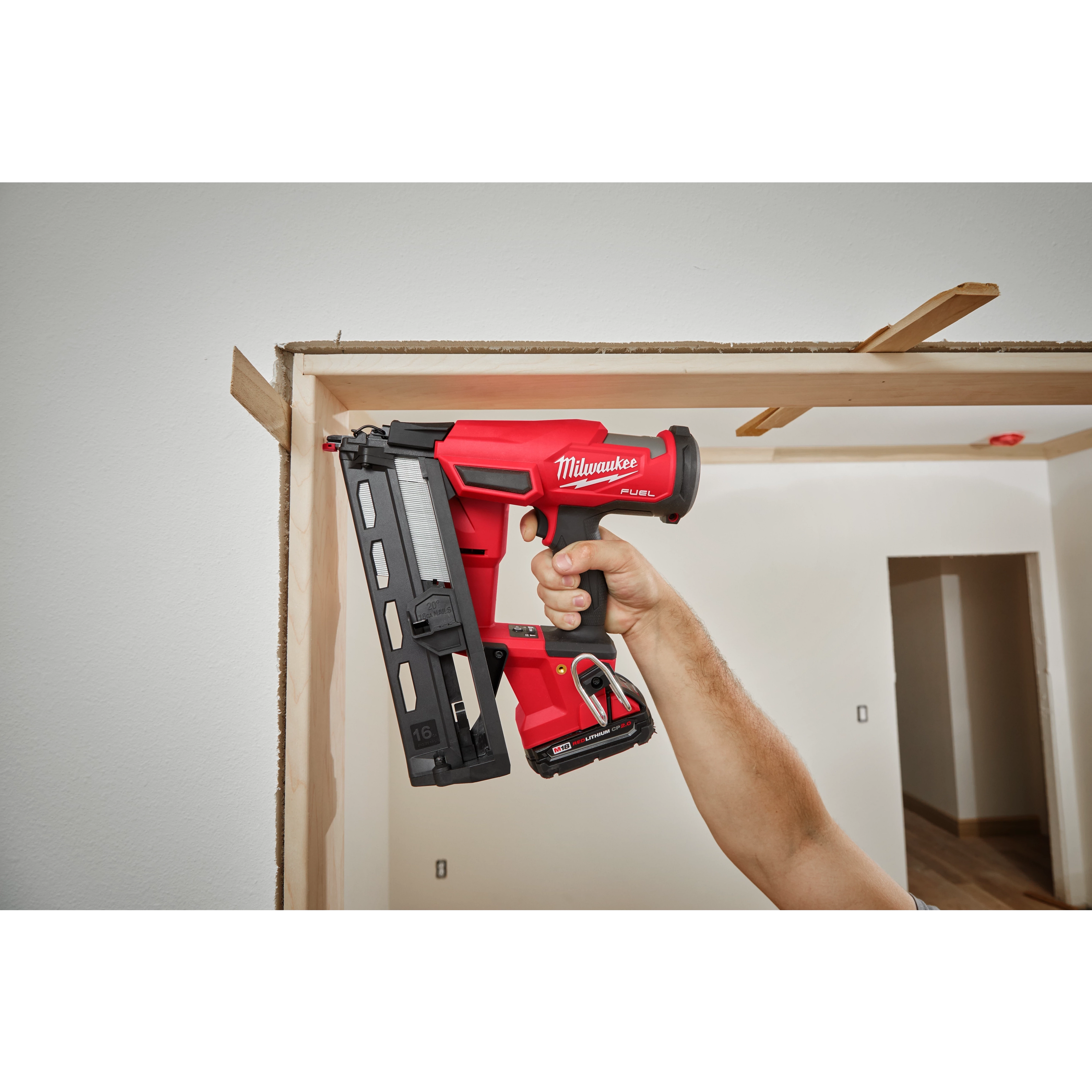 M18 FUEL™ 16 GAUGE FINISH NAILER App Shot