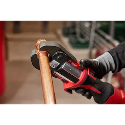 1-1/8" ZoomLock MAX Press Jaw for M18 FORCE LOGIC Press Tools in use on a copper pipe by a gloved hand.