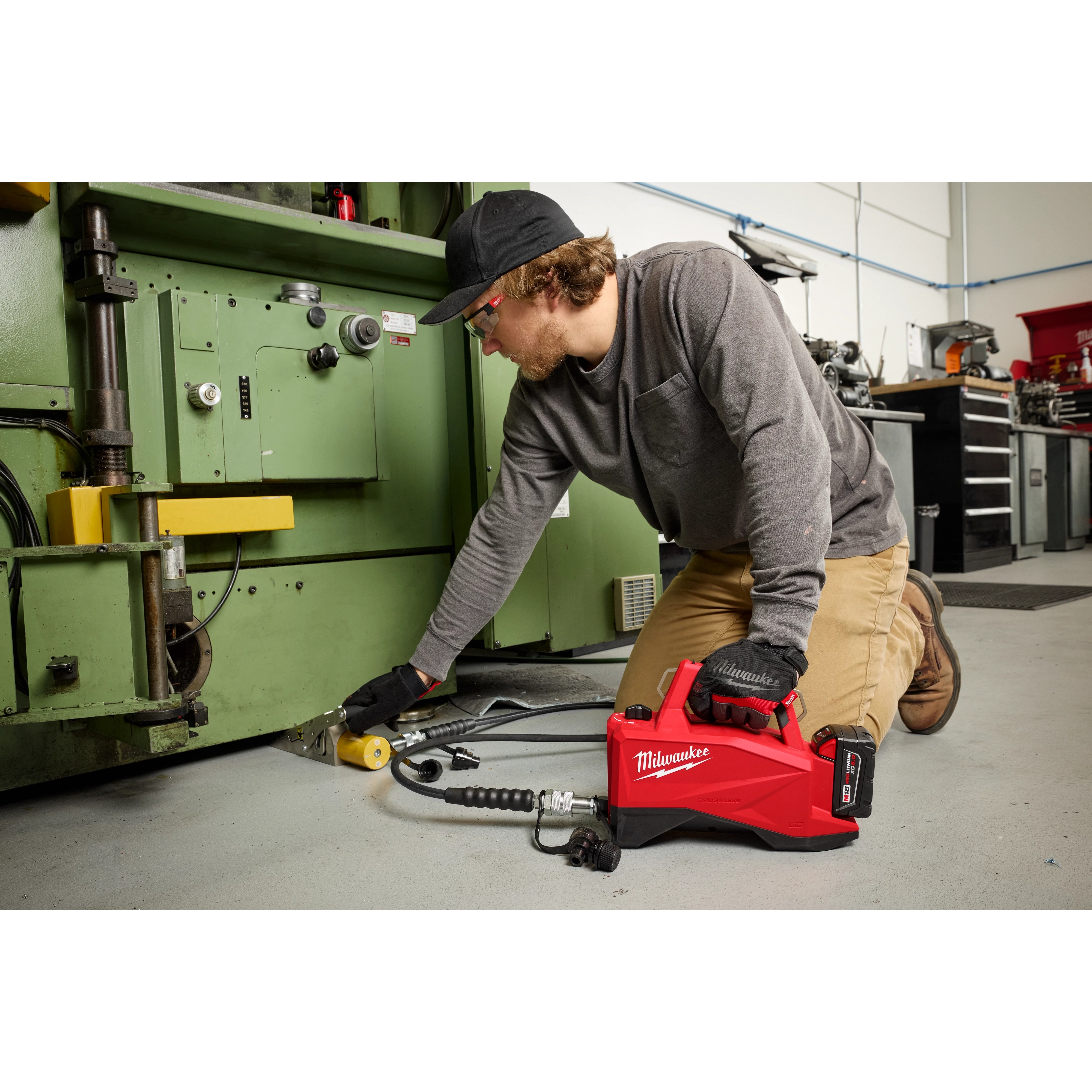 M18™ Brushless Single Acting 60in3 10,000psi Hydraulic Pump