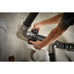 Person using the 2 ½” - 4” IPS XL Ring Kit for M18 FORCE LOGIC Long Throw Press Tool to secure a black pipe.