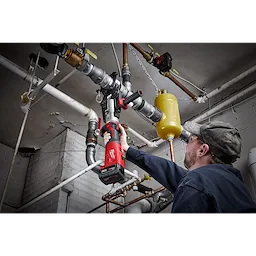 Worker using 2 ½”- 4” IPS XL Ring Kit for M18 FORCE LOGIC Long Throw Press Tool to connect large industrial pipes.