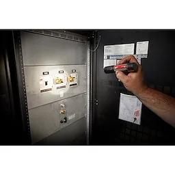 2160-21, 2160 - USB Rechargeable 800L Compact Flashlight