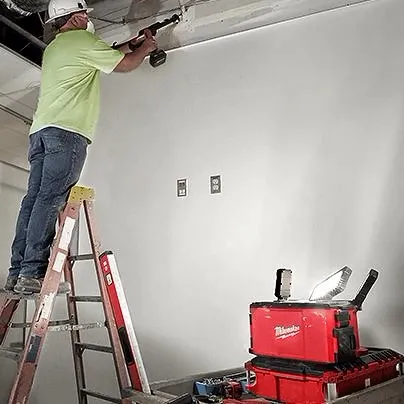 Milwaukee 2357-20 - PACKOUT M18 Light / Charger SALE 13 Milwaukee 2357-20 - PACKOUT M18 Light / Charger SALE -Wise Line Tools Sales Shop 200813 right image